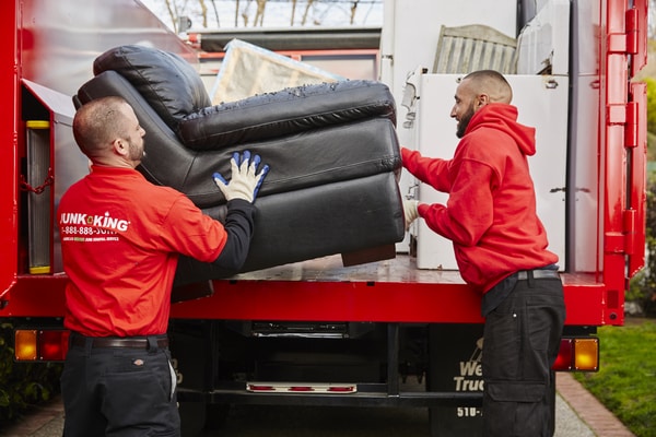 How Does Junk Removal Work in North Chicago